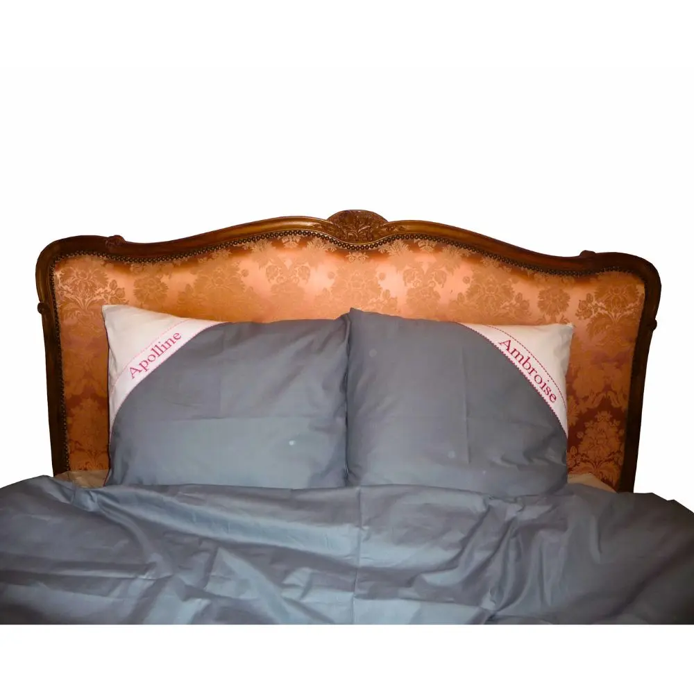 Taie d'oreiller personnalisable brodée main