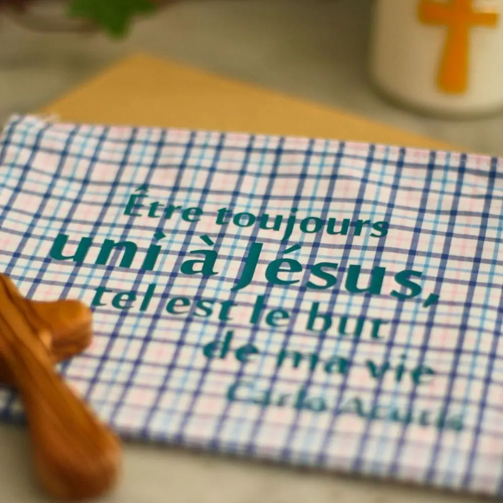 Trousse upcyclée avec message catholique