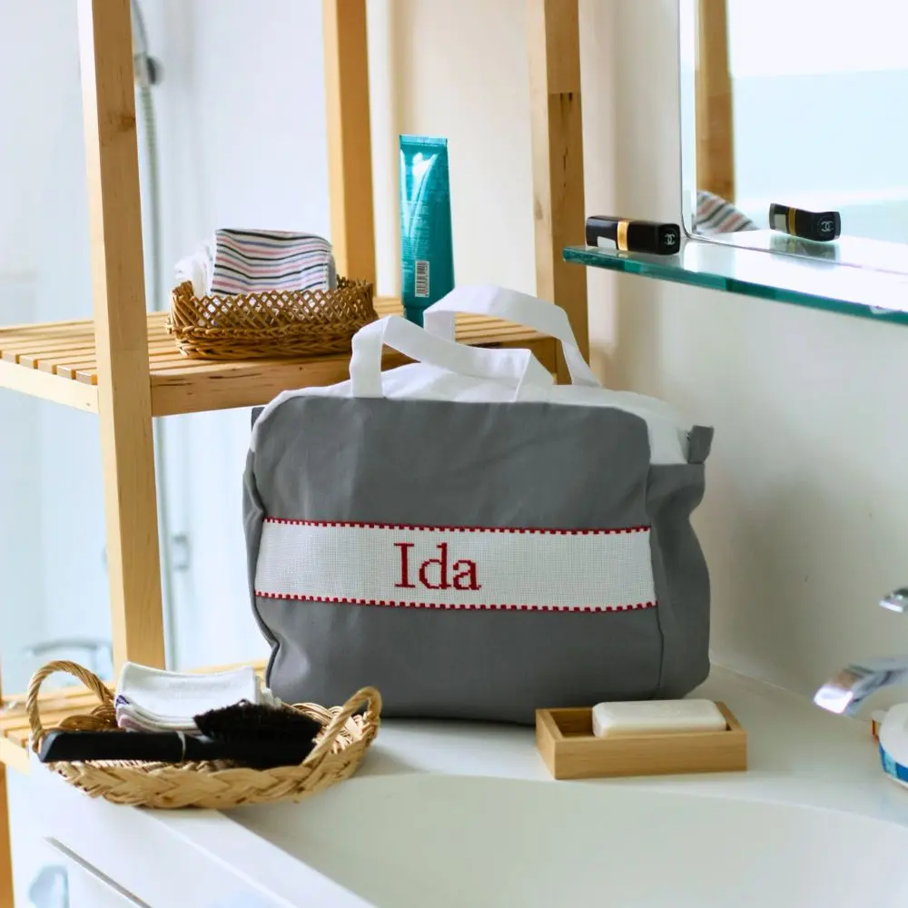 Grande trousse de toilette personnalisée brodée main Grande trousse de toilette personnalisée brodée main