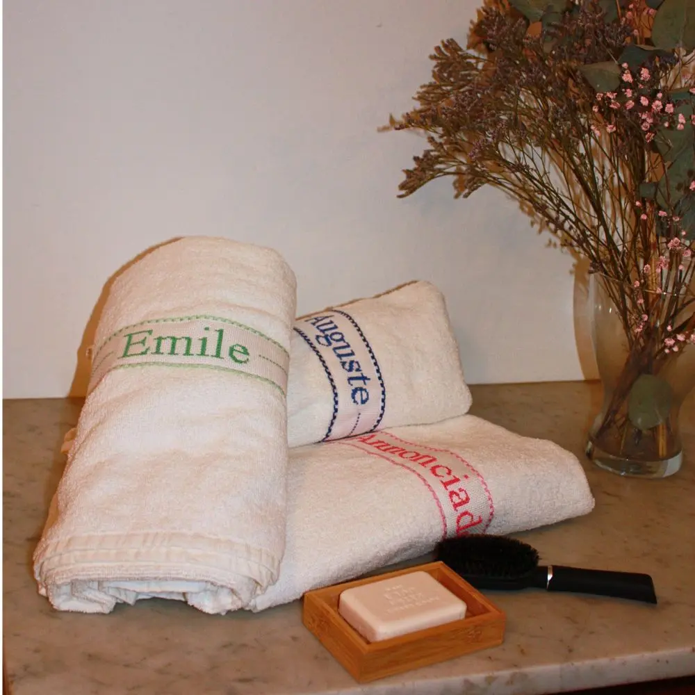 Serviette enfant personnalisée brodée main