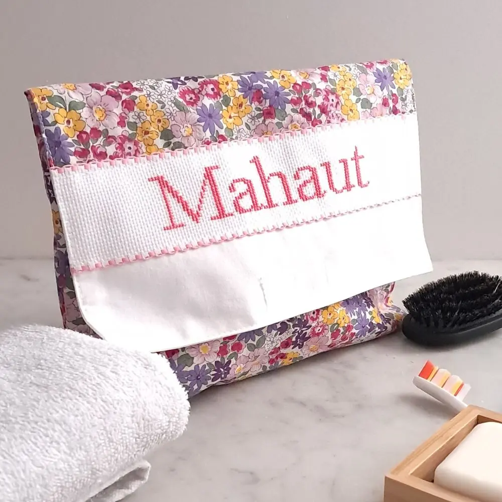 Trousse de toilette personnalisée pour enfant brodée main